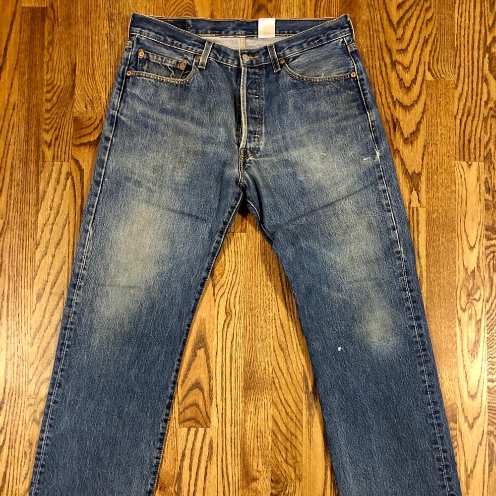 LEVI’S 501 blue jeans